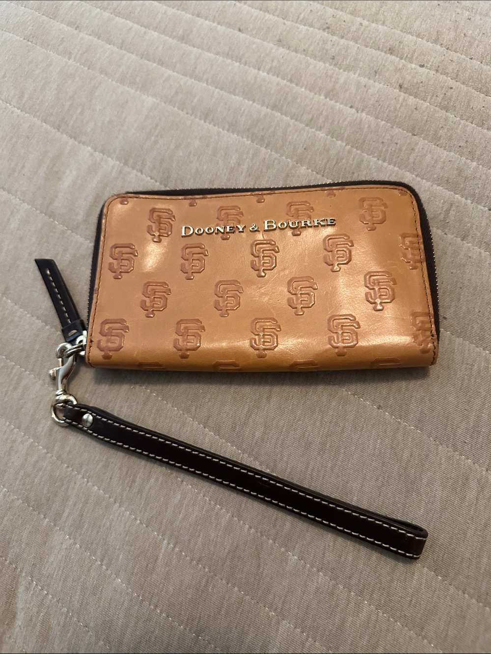 Dooney & Bourke San Francisco Giants Zip Around Wristlet Wallet